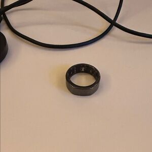 Oura Black Smart Ring with charger